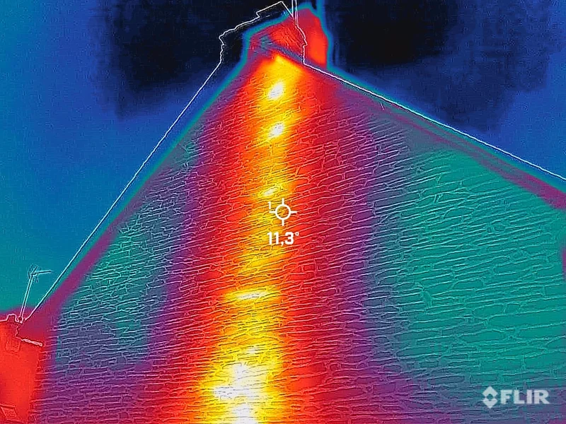 Analyse thermique infrarouge d'une maison, déperditions de chaleur détectées par Okmont Rennes