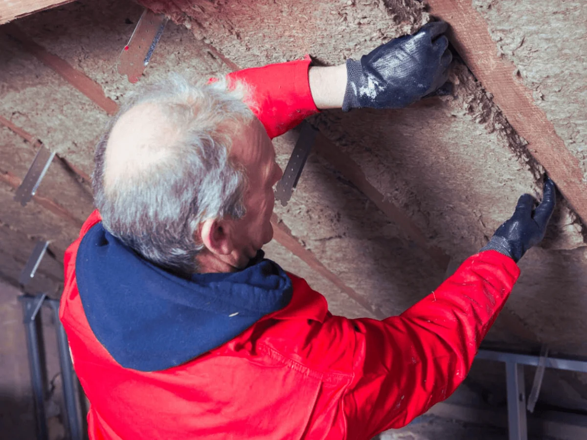 Isolation des rampants par l'intérieur à Rennes, technicien Okmont RGE